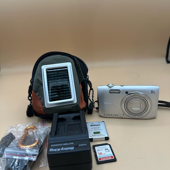 Nikon Coolpix S3600 Digital Camera Bundle